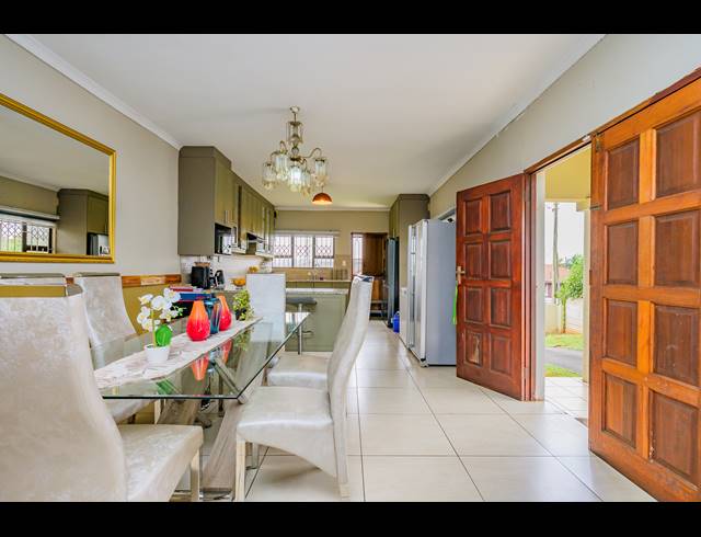 3 BEDROOM SECTIONAL TITLE FOR SALE IN MONTCLAIR